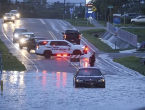 热带风暴黛比给美国东南部带来了创纪录的降雨和洪水风险